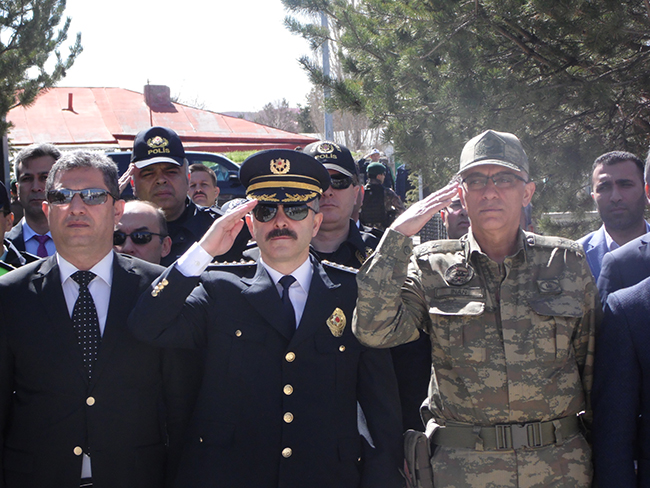kars’ta-polislerden-sehitlik-ziyareti-(2).jpg