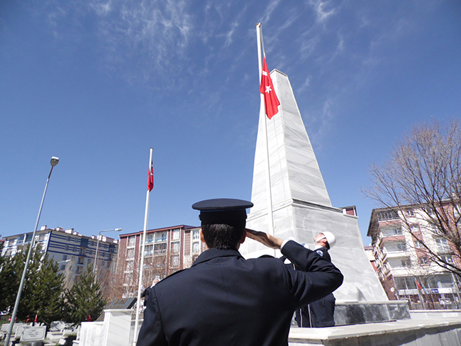 kars’ta-polislerden-sehitlik-ziyareti-(4).jpg