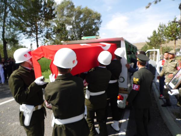 kars’ta-sehit-uzman-cavusa-son-vazife!-(22).jpg