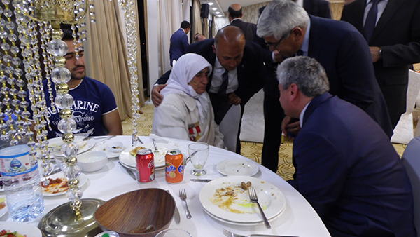kars’ta-sehit-ve-gazi-aileleri-icin-iftar!-(12).jpg