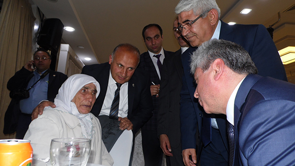 kars’ta-sehit-ve-gazi-aileleri-icin-iftar!-(13).jpg