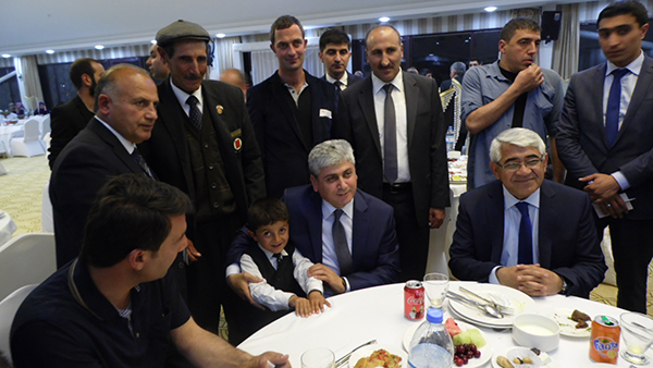 kars’ta-sehit-ve-gazi-aileleri-icin-iftar!-(19).jpg