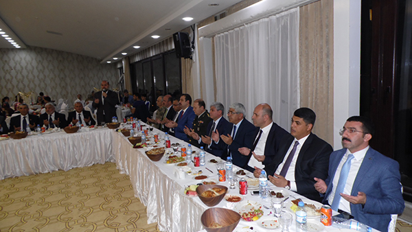kars’ta-sehit-ve-gazi-aileleri-icin-iftar!-(8).jpg