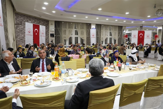 kars’ta-sehit-yakinlari-ve-gaziler-icin-iftar--(4).jpg