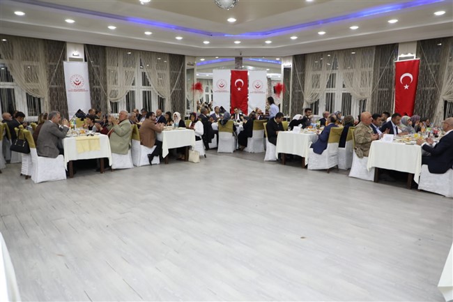 kars’ta-sehit-yakinlari-ve-gaziler-icin-iftar--(5).jpg
