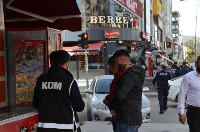 kars’ta-sosyal-mesafe-kuralina-uymayan-21-sahsa-ceza-(3).jpg