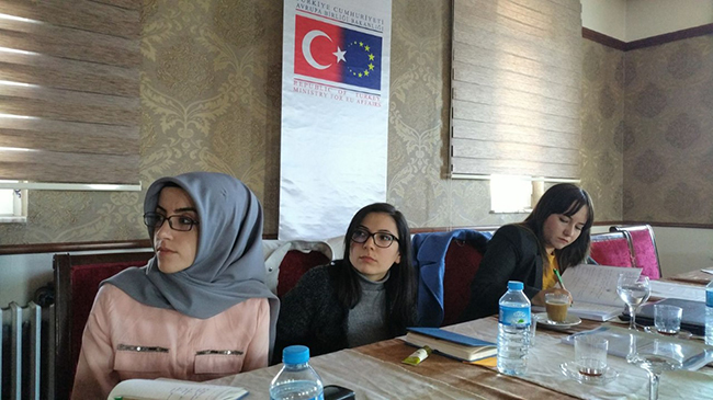 kars’ta-toplumsal-cinsiyete-duyarli-hak-temelli-izleme-egitimi-duzenlendi-(2).jpg