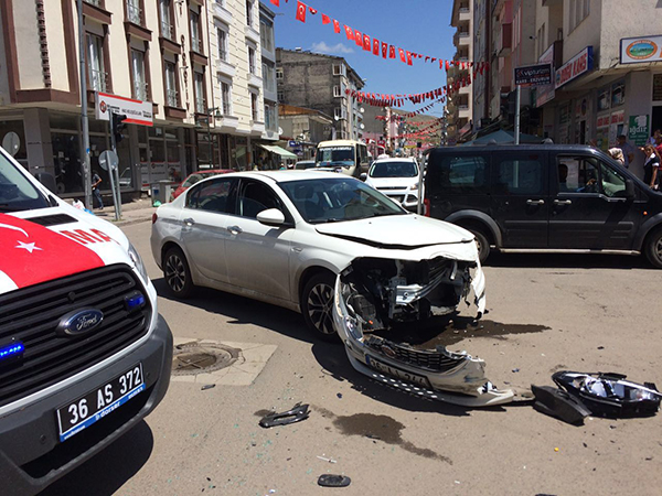 kars’ta-trafik-kazasi-2-yarali-(1).jpg