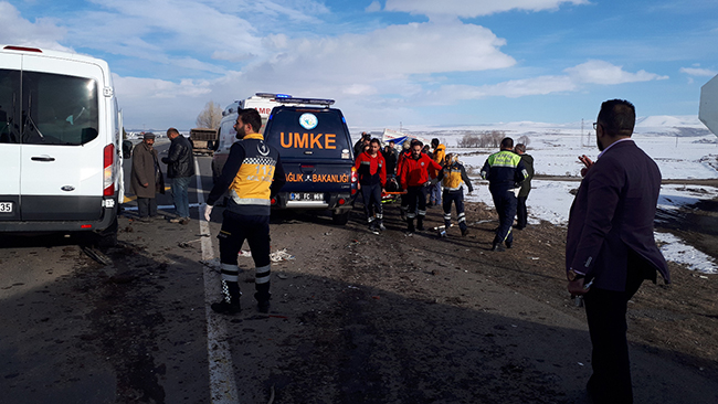 kars’ta-trafik-kazasi-3-yarali-(10).jpg