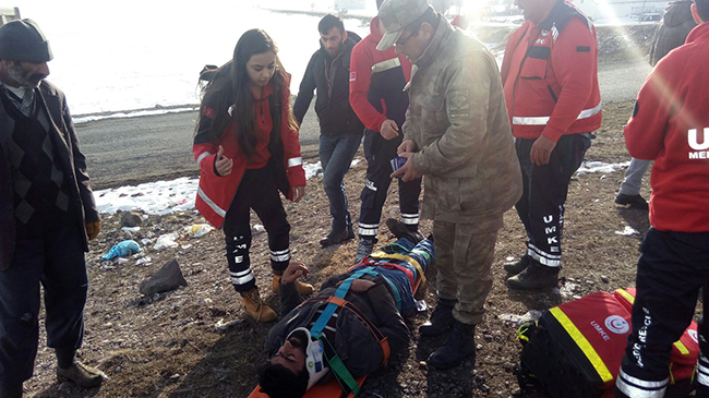 kars’ta-trafik-kazasi-3-yarali-(4).jpg