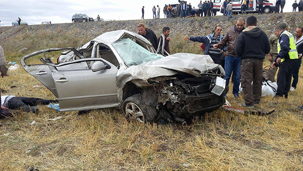 kars’ta-trafik-kazasi-yaralilar-var.jpg