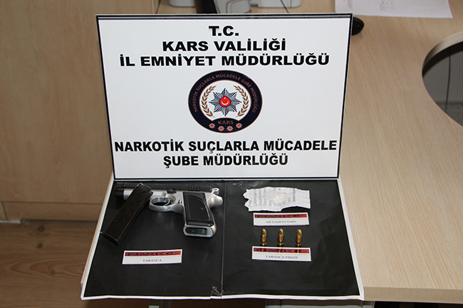 kars’ta-uyusturucu-imal-eden-3-kisi-tutuklandi-(2).jpg