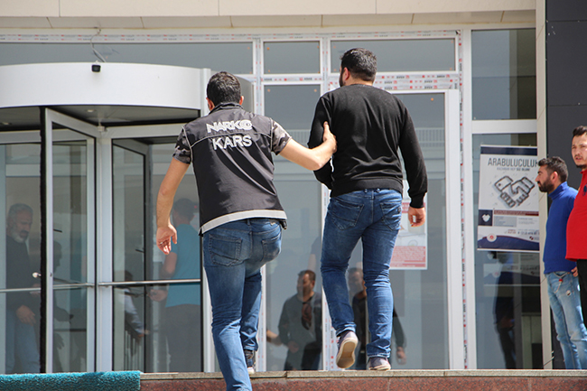 kars’ta-uyusturucu-imal-eden-3-kisi-tutuklandi-(7).jpg