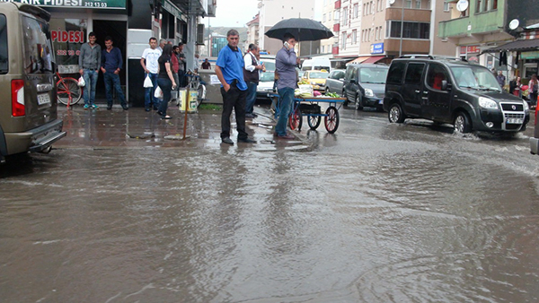 kars’ta-yagmur-sele-dondu!-(15).jpg