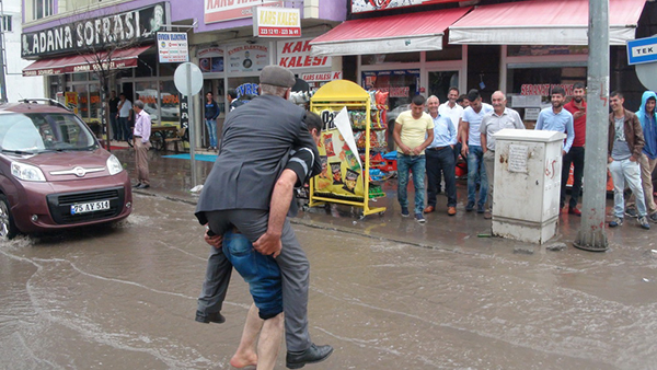 kars’ta-yagmur-sele-dondu!-(19).jpg