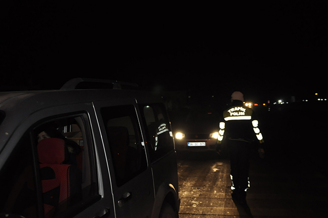 kars’ta-yilbasi-gecesi-huzur-ve-trafik-uygulamasi-(8).jpg