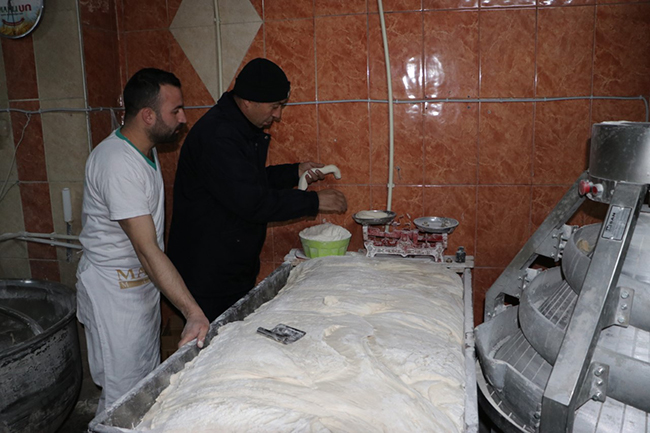 kars’ta-zabita-ekmek-firinlarini-denetledi--(2).jpg