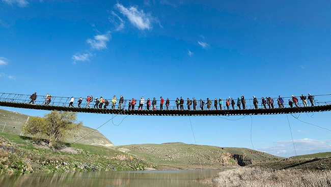 kars’taki-asma-kopru’ye-dagcilardan-yogun-ilgi--(4).jpg