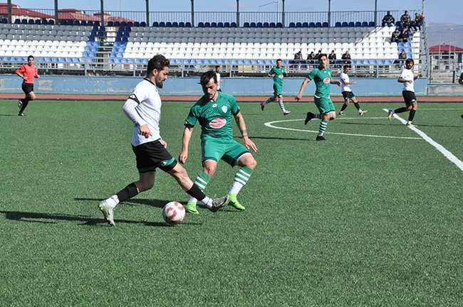 kars-36-spor’un-sampiyonluk-hayali-son-haftaya-kaldi--(2).jpg