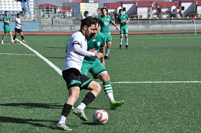 kars-36-spor’un-sampiyonluk-hayali-son-haftaya-kaldi--(3).jpg