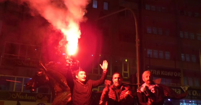 kars-36-spor-tur-atladi,-taraftarlar-sokaga-dokuldu-(3).jpg