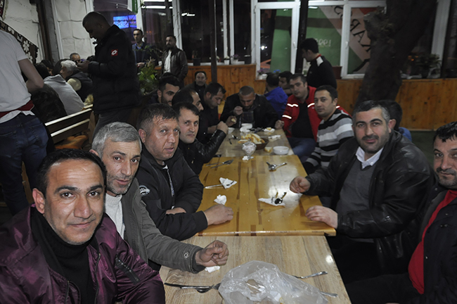 kars-36-sporlu-futbolculara-moral-yemegi-(2).jpg