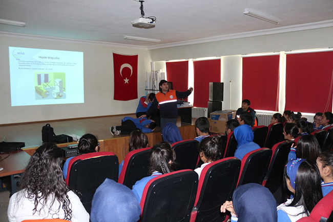 kars-afad-egitimlerini-surduruyor-(3).jpg