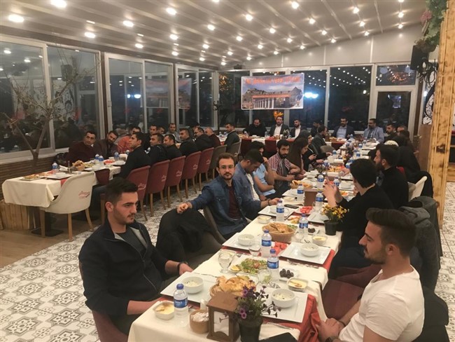 kars-ak-genclik-vefa-iftari!-(1).jpg
