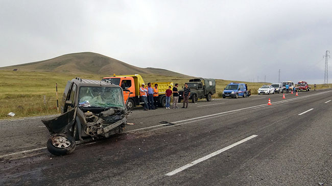 kars-ani-yolunda-trafik-kazasi-1-olu,-4-yarali-(7).jpg