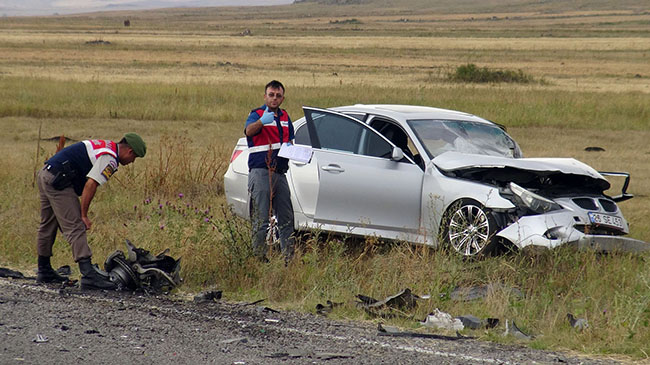 kars-ani-yolunda-trafik-kazasi-1-olu,-4-yarali-(8).jpg