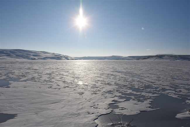 kars-baraj-golunun-yuzeyi-buzla-kaplandi-(5).jpg