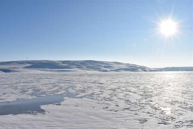 kars-baraj-golunun-yuzeyi-buzla-kaplandi-(6).jpg