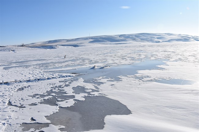 kars-baraj-golunun-yuzeyi-buzla-kaplandi-(7).jpg