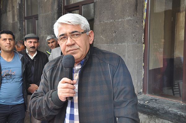 kars-belediye-baskani-karacanta,-1-mayista-iscileri-yalniz-birakmadi-(3).jpg