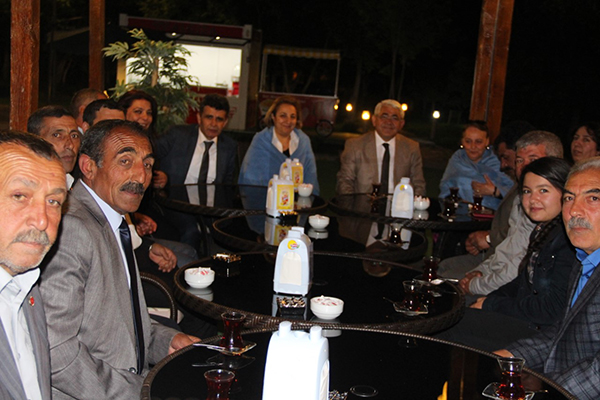 kars-belediye-baskani-murtaza-karacanta,-muhtarlarla-iftarda-bulustu-(1).jpg