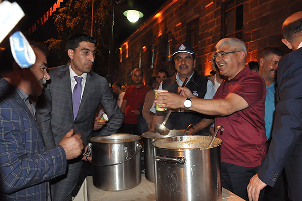 kars-belediyesi’nden-demokrasi-nobetinde-corba-ikrami-(2).jpg