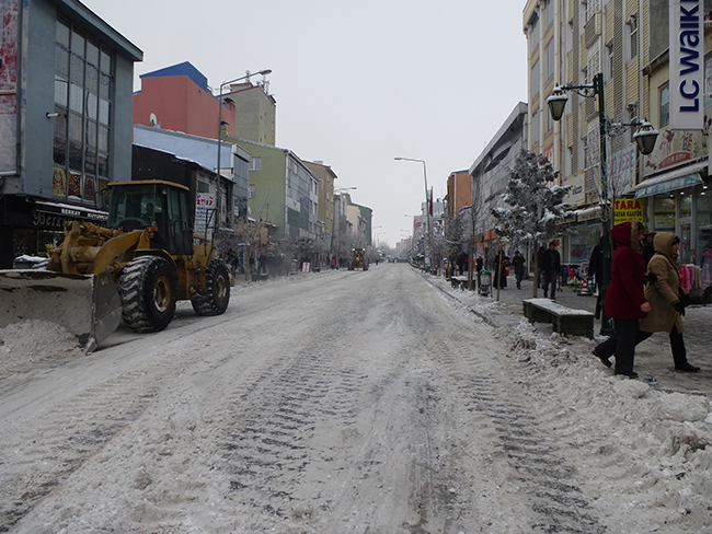 kars-belediyesi,-calismalarini-araliksiz-surduruyor-(4).jpg