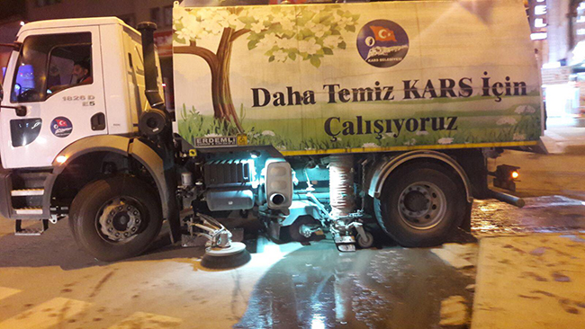 kars-belediyesi-cadde-ve-kaldirimlari-yikiyor-(3)-002.jpg