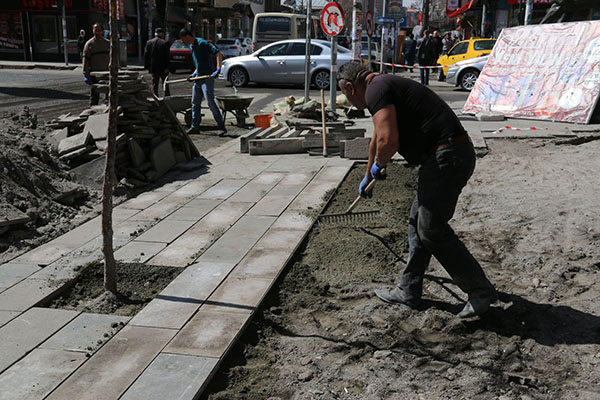 kars-belediyesi-kaldirim-calismalarina-basladi-(2).jpg