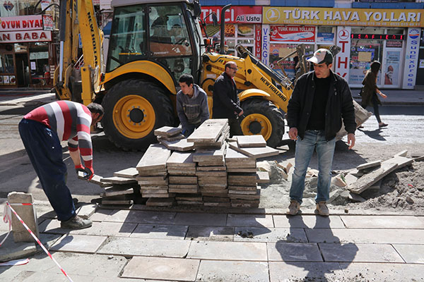 kars-belediyesi-kaldirim-calismalarina-basladi-(3).jpg