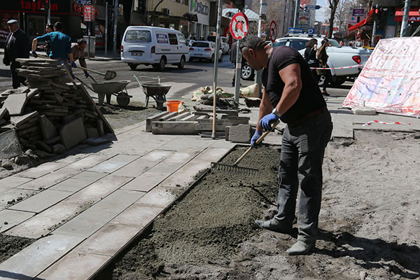 kars-belediyesi-kaldirim-calismalarina-basladi-(4).jpg