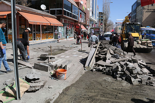 kars-belediyesi-kaldirim-calismalarina-basladi-(7).jpg