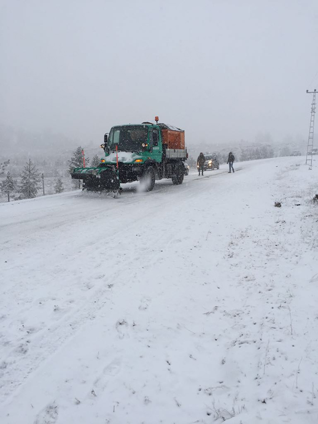 kars-belediyesi-kar-ekipleri-724-gorevde-(3).jpeg