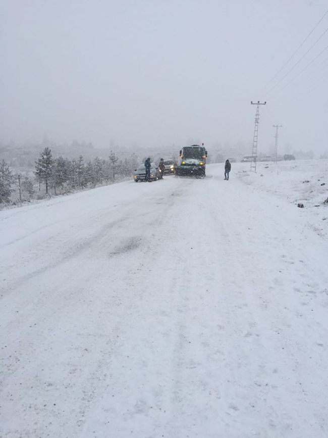 kars-belediyesi-kar-ekipleri-724-gorevde-(4).jpeg