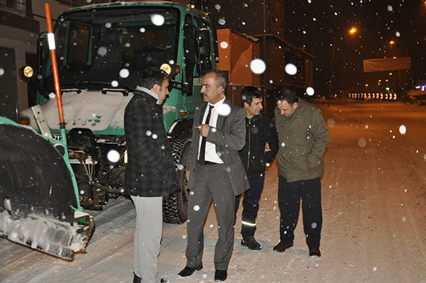 kars-belediyesi-karla-mucadele-calismalarina-araliksiz-devam-ediyor-(2).jpg