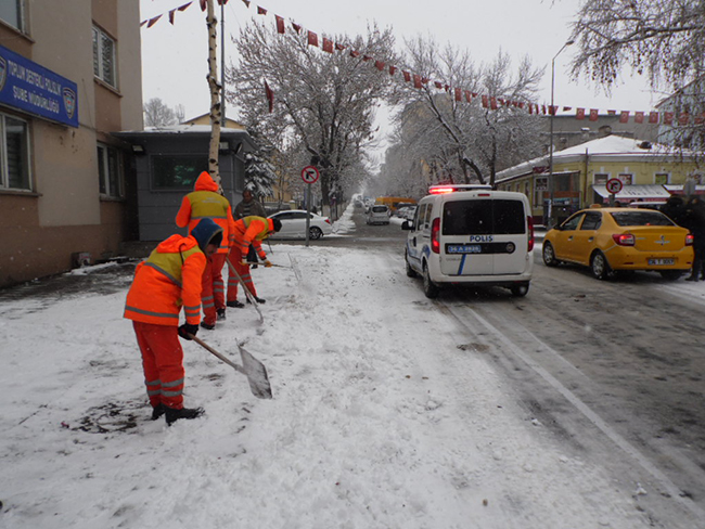 kars-belediyesi-mesaiye-basladi!-(2).jpg