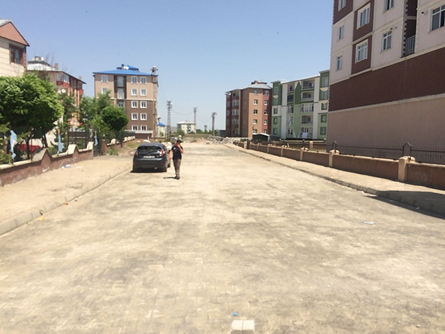 kars-belediyesi-ornek-mahallesinin-yollarina-kilit-parke-tasi-dosuyor-(2).jpeg