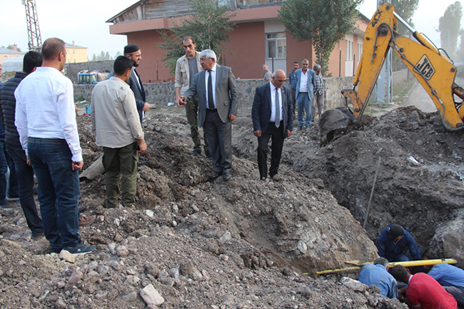 kars-belediyesi-subatan-yolu-aydinlik-evler-mahallesinin-icme-suyu-sebekesini-yeniledi-(1).jpg