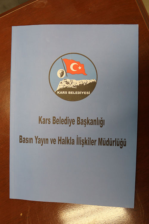 kars-belediyesi-yapilan-hizmetlerin-2.kitabini-cikardi-(3).jpg