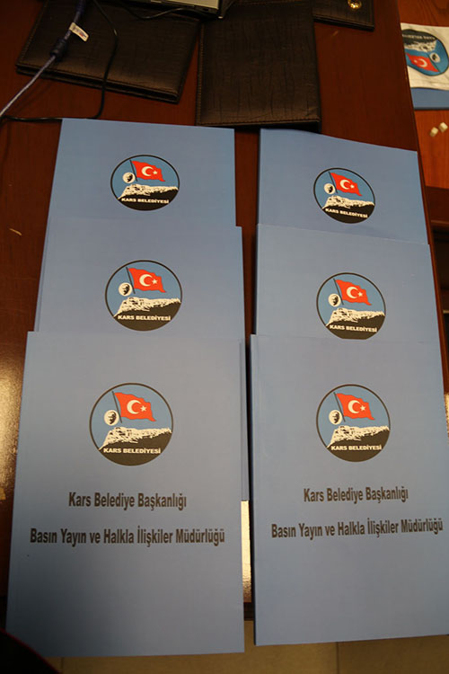 kars-belediyesi-yapilan-hizmetlerin-2.kitabini-cikardi-(4).jpg